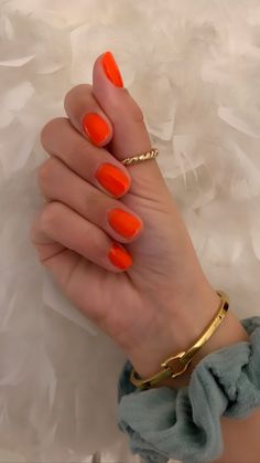 Orange Gelish Nails, Orange Nails Bright, Neon Orange Gel Nails, Aperol Nails, Nails Summer Orange, Orange Neon Nails, Papaya Shake, Summer Orange Nails, Bright Orange Nails