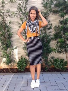 Church Outfit Fall, Striped Pencil Skirt, Shirt Style Tops, Hot Skirts, Striped Skirt Pencil, Casual Skirt Outfits, Skirt And Sneakers, Stripe Skirt, Mom Outfits