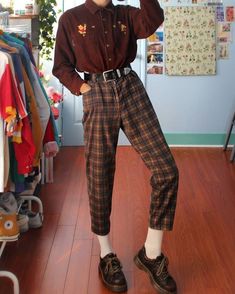 90's Fashion, Trik Fotografi, Plaid Pants, Mode Vintage, Looks Vintage, Retro Outfits, Aesthetic Outfits, Look Fashion, 90s Fashion