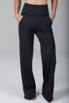 Whether you're on your way to the studio or on your way to brunch, the KiraGrace High Waist Wide Leg Pant will keep you stylish and comfortable anywhere you go. Made of a buttery soft fabric, in a Black color, this pant offers comfort and understated style. A wide high-rise waistband, with two front pockets, and a relaxed fit give this pant the perfect blend of comfort and style. Wear this pant for studio-to-street transitions and laidback street style!     Get the Deets Yoga Dress, Yoga Crop Tops, High Waisted Wide Leg Pants, Black Yoga Pants, High Waist Wide Leg Pants, Black Wide Leg Pants, Professional Wear