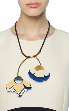 Бижутерия от Marni. Обсуждение на LiveInternet - Российский Сервис Онлайн-Дневников Flower Pendant Necklace, Contemporary Jewellery, Leather Diy, Leather Necklace, Flower Pendant, Leather Jewelry