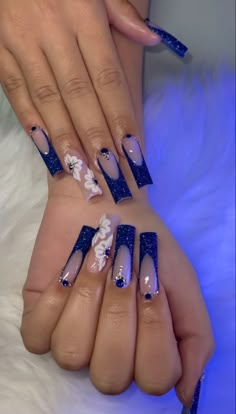 Maroon Nail Art Designs, Nails Art Simple, Nail Art 2022, Royal Blue Nails Designs, Design Nails Art, Maroon Nail Art, Cute Red Nails, Nail Art 2023, Maroon Nail