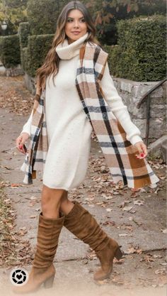 #Winter#WinterOutfits#Fashion2024#SeasonalFashion#WinterTrends#StyleTips#ColdWeatherOutfits#Skirts#Layering#MidiSkirtsIdeas#OutFitIdeas#WinterFashion#WinterOutfitsAesthetic#WinterOutfitsKorean#WinterOutfitsForWomen#ChristmasOutfit Casual Fall Dress, Outfits Bonitos, Transitional Outfits, Fall Workwear, Cream Turtleneck, Woman Sweater, Casual Dressy, Fall Fit