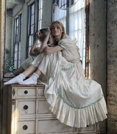 Cinderella Aesthetic, Gaun Abad Pertengahan, Victorian Aesthetic, Royalty Aesthetic, Human Poses, Princess Aesthetic, Pose Ref, Little Women, Pose Reference Photo