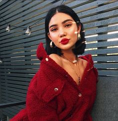 Pinterest Hair, Short Black Hairstyles, Short Bob Wigs, Red Sweater, Short Bob Hairstyles, Girls Makeup, Short Bob, Bob Wigs