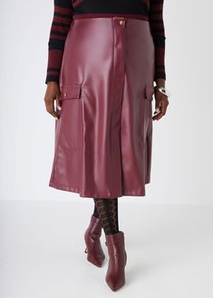 Make a statement in our faux leather cargo skirt! A daring front slit matched with a trendy midaxi length, this skirt is all about edgy style with a playful twist. Leather Skirt Midi, Midi Cargo Skirt, Midi Skirt Plus Size, Black Dress Work, Plus Size Cargo, Red Holiday Dress, Vegan Leather Skirt, Dresses Date Night, Plus Size Fall Fashion