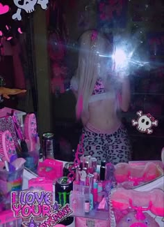 Pink Pfps Aesthetic Y2k, Mileycore Aesthetic, Pink 200s Aesthetic, Crazy Aethstetic, Keishacore Aesthetic, Trashy Y2k Aesthetic Pfp, Trashy Y2k Style, Trashy Outfits Women, 2k1 Aesthetic