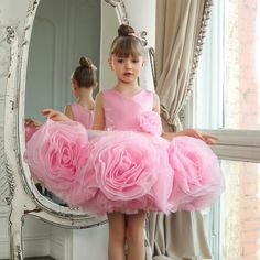 This DreamyVow Elegant Pink Arab Girl Dress is the perfect choice for any special occasion. Handmade flowers adorn the V-neck and princess silhouette, adding an elegant touch to your child's look. Designed with high quality materials, this dress will make your child feel like a true princess. Pink Birthday Dresses For Kids, Dresses Pink Kids, Orange Evening Dresses, Gown For Kids, Birthday Gown, Arab Girl, Yellow Evening Dresses, Handmade Girls Dress, Silver Evening Dress