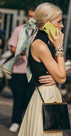 Wear A Scarf, Ways To Wear A Scarf, Chique Outfits, Summer Dresses For Wedding Guest, How To Wear Scarves, White Dress Summer, Looks Chic, Inspired Outfits