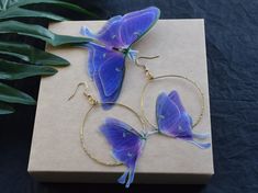 Purple Luna Moth Hoop Earrings and Hair Clip With Silk Organza Moving Wings Jewelry Gift for Girl and Woman - Etsy Moth Jewelry, Wings Jewelry, Butterfly Hair Accessories, Wire Wrapped Jewelry Diy, Wing Jewelry, Luna Moth, Butterfly Jewelry, Resin Charms, Silk Organza