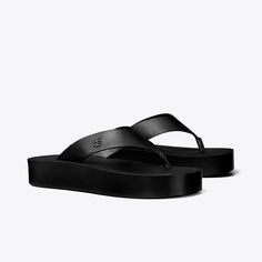 Jimmy Choo Flip Flops, Platform Flip Flops, Buy Shoes Online, Jelly Sandals, Sport Sandals, Footwear Design Women, Designer Sandals, Sandals Summer, Flip Flop