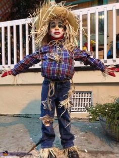 a scarecrow is standing in front of a house