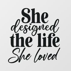 the words she designed the life she loved are shown in black on a white background