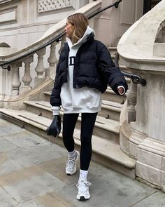 Milenial Outfit Fashion 2023, Sport Winter Outfit, Outfit Sport Mujer, Outfit Invierno Casual, Lookbook Outfits Winter, Comfy Style Outfits, Chill Outfits Winter, Casual Outfit Leggings, Casual Chill Outfit