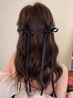 Ribbon Hairstyle, Peinados Fáciles Para Cabello Corto, Ribbon Hair Bows, Ribbon Hair, Hair Claws & Clips, Aesthetic Hair, Ribbon Bow, Hair Claw, Pretty Hairstyles