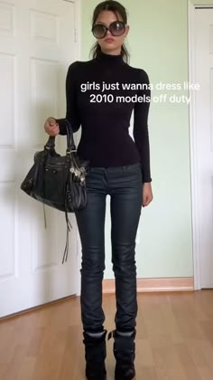 2010s Model Off Duty Style, Slim Fashion Woman, 2010 Model Off Duty Aesthetic, Cute Night Out Outfits Winter, 2010 Off Duty Model, 2000s Boots Outfit, Model Off Duty Style 2010, Off Duty Model Style 2000s, Outfit Ideas Model Off Duty