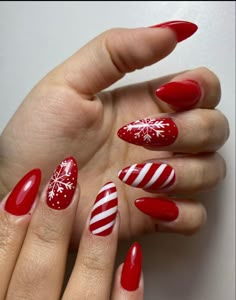 Crismas Nails 2022, Candy Cane Nails Almond, Almond Candy Cane Nails, Candy Cane Almond Nails, Nails Cristhmas 2022, Nails Christmas 2022, Xmas Red Nails, Oval Christmas Nails, Holiday Nails 2022