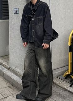 2000s Japanese Fashion Male, Black Baggy Jeans Outfit 90s, Japanese Fashion Men, Concept Clothing, Baggy Clothes, Street Style Outfits Men, Guys Clothing Styles, Swaggy Outfits, Streetwear Men Outfits