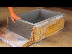 Big Flower Pot making with Cement, Cardboard and Bubble sheet - YouTube Concrete Diy Garden, Bubble Sheet, Log Planter, Pot Making