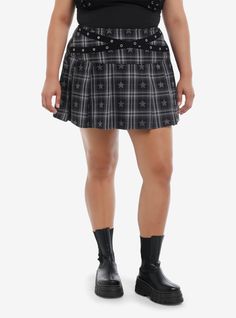 Add some star power to your look with this pleated skirt! It features a grey plaid design with star details  plus grommet tape across the wide yoke. Back zipper closure.Please note: Skirt is fitted with no stretch; size up for a looser fit.65% polyester; 35% rayonWash cold; dry lowLength: 19"No stretchImportedListed in junior sizesModel is 5'10"Model wears size 1 Cutesy Outfit, Plus Size Hot, Skirt Plus Size, Saved By The Bell, Blue Beetle, The Big Lebowski, Bobs Burgers, Grey Plaid, Retro Tv