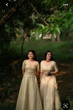 Shirt And Top Outfit Traditional, 2023 Onam Outfits, Onam Style Lehenga, Set Pavada And Blouse For Women, White Pattupavada, Set Saree Skirt And Top, Onam Saree Look 2023, Onam Outfits For Women, Kasavu Pattupavada For Women