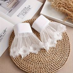 Lace Accessories, Diy Fashion Accessories, Kleidung Diy, Lace Cuffs, Ropa Diy, Wrist Warmers, Sleeves Clothing, Wrist Cuffs