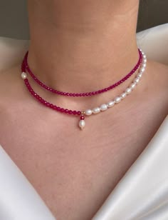 Pearl Neck Piece, Pink Diy Jewelry, Pink Pearl Necklace With Faceted Beads As Gift, Pink Pearl Necklaces With Natural Stones, Pink Pearl Chain For Jewelry Making, Beads Necklace Aesthetic, Half Pearl Necklace, Spinel Necklace, Pearl Necklace Gold