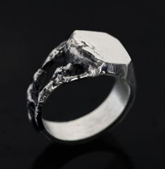 Handmade Brutalist Ring with Cracked and Textured Design This handcrafted brutalist ring combines rugged artistry with modern elegance. Designed for those who appreciate unique, handcrafted jewelry, this piece stands out with its distinct cracked and textured surface. Key Features: Artistic Design: Inspired by brutalist architecture, the ring features a cracked, textured finish that adds a bold statement to any look. Quality Materials: Made from premium silver, this ring offers both durability a Brutalist Ring, Brutalist Jewelry, Silver Statement Jewelry, Angel Ring, Brutalist Architecture, Art Brut, Jewelry For Men, Textured Design, Modern Ring