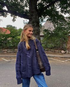 Autumn Fashion 2023 Casual, Italy Outfits Cold Weather, Fall 2023 Fashion Casual, Hannah Meloche Fall, 2024 London Fashion, Sweden September Outfit, Chunky Sweater Outfit Aesthetic, Scandinavian Cold Weather Outfits, Clean Aesthetic Outfit Winter