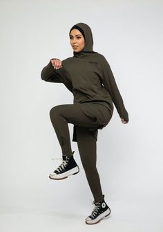 The perfect modest hoodie is here. Cut in a modest fit with splits at the waist to allow a range of movement. This stunning set does not encourage overheating with a cool nylon/spandex material. A hood that covers the head fully so a hijab would not be necessary. Big zip pockets on each side for your convenience. Thumbholes to complete your modest look. Want to feel comfortable and empowered in the gym? This high neck hoodie is made for you.   UK SIZES:   4-6-8=S 10-12=M 14=L 16=XL 18-20-22=2XL Hijab Active Wear, Modest Active Wear For Women, Gym Modest Outfit, Hijabi Workout Outfits, Modest Gym Outfits For Women, Hijab Gym Outfit, Modest Gym Wear, Modest Sportswear, High Neck Hoodie