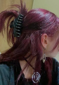 Punk Hair Color Ideas Grunge, Magenta Hair Color Ideas, Purple And Red Hair, Punk Hair Color, Ig Selfies, Cabello Aesthetic, Magenta Hair Colors, Funky Hair Colors, Cool Hair Designs