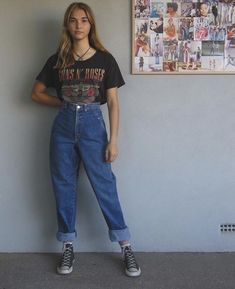 Looks Retro Vintage, Retro Outfits 90s Vintage Fashion, 1980s Teen Fashion, 80s Mom Jeans Outfit, 80s Women Outfits, 80s Denim Outfit, 80s Mom Outfit, 80s Aesthetic Outfits, Retro Outfits 90s