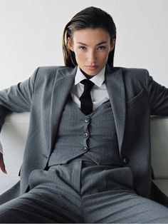 Business Woman Suit Aesthetic, Woman In Man Suit, Suits For Masculine Women, Women In Three Piece Suit, Suit With Tie Women, Masc Suit Women, Masculine Women Suit, Suit Tie Women, Feminine And Masculine Fashion