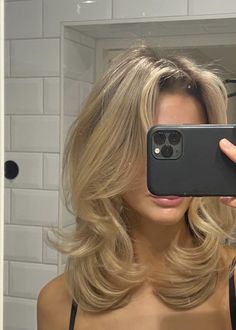 Women Haircut Shoulder Length Straight, Layered Blowout With Curtain Bangs, Short Hair To Show Hairdresser, Mid Length Hair With Layers Hairstyles, Short Medium Length Haircut With Layers, Short Layered Haircuts Medium Length, Blonde Highlights With Money Piece Short Hair, Shoulder Length Bouncy Hair