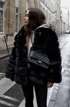 Faux Fur Coat Street Style, Faux Fur Jacket Outfit, Fur Coat Street Style, Faux Fur Coats Outfit, Fur Jacket Outfit, Black Fur Jacket, Faux Fur Outfit