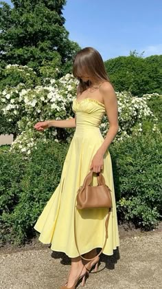 Classy Yellow Outfit, Greek Women Outfits, Lunch Event Outfit, Garden Chic Attire, Fancy Yellow Dress, Nuuly Outfit Ideas, Outfit For The Theater, Aesthetic Yellow Dress, Soft Glam Aesthetic Outfits