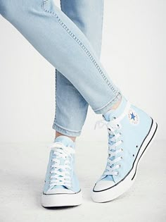 Converse 2020, Aesthetic Converse, Hi Top Converse, Converse Style Women, Baskets Converse, Converse Platform, Converse Outfits, Sneaker Trend, Sneaker Outfits