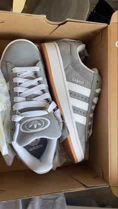 Pretty Sneakers, Shoe Wishlist, Girly Shoes, Adidas Campus