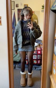 Fall Outfits With Tights And Boots, Stockings Under Shorts Outfit, Cute Casual Outfits College, Winter Fits Women Aesthetic, Turtleneck Tank Top Outfit Layering, Downtown La Outfit, Fall Ootd Aesthetic, 90s Aesthetic Winter Fits, Fall Outfit Layering