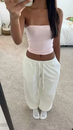 To School Outfits, Soft Basic Outfits, Cute Jeans And Top Outfits, Basic Pink Outfit, Outfits With Pink Top, Summer Tube Tops, How To Style Tube Tops, Summer Outfit Ideas 2024, Basic Outfits For Summer