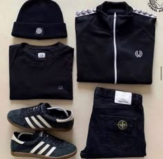 Casual Football Hooligans Street Styles, 80s Casual Outfit, Hooligan Clothing, Ultra Outfits, Football Casual Clothing, Mens Outdoor Fashion, Football Casuals, Football Fashion, Dope Outfits For Guys