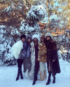 Mode Au Ski, Russian Winter, Winter Princess, Snow Trip, Snow Bunnies, Ski Season, Snow Angels, Winter Fits