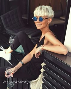 🪑 She’s loving her new short cut✂️🧹 Mullet Hairstyle, Short Hair Haircuts, Short Blonde Hair, Short Hair Styles Pixie, Trendy Short Hair Styles