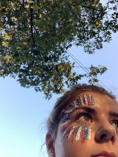 America Student Section Theme, Fnl Face Paint Aesthetic, 4th Of July Simple Makeup Looks, Forth Of July Body Art, Forth Of July Makeup Simple, Fourth Of July Face Paint Adult, Flag Face Painting Ideas, 4th Of July Easy Makeup