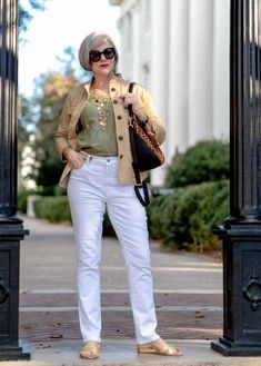 60 Year Old Woman Fashion, Paris Winter, Interesting Outfits, Perfect Denim, Green Tee, Layering Outfits, Fashion Mistakes, Fashion Seasons