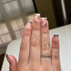 Short Fall Manicure Ideas, Short Nails With Brown Design, October Nails Ideas Square, Short Brown Nails With Design, Short Nail Designs Beige, Fall Nails Short French Tip, Short Acrylic Nails Designs Brown, Short Nail Styles Simple, Short Square Gold Nails