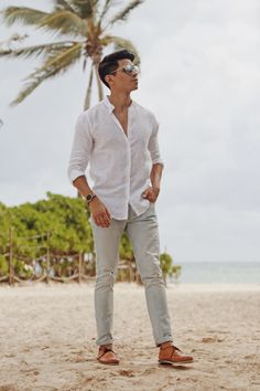 Beach Men Wedding Attire, Hawaii Wedding Mens Attire, Carribean Vacation Outfits Men, Beach Wedding Outfits For Men, Beach Formal Men, Mens Beach Fashion, Look Casual Hombre, Beach Wedding Mens Attire, Men Wedding Attire Guest