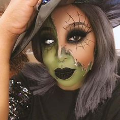 Half Painted Face Halloween, Half Witch Face Makeup, Womens Witch Costume Makeup, Witches Halloween Makeup, Halloween Face Make Up Ideas, Witch Costumes For Women Make Up, Witch Face Paint Women, Green Witch Makeup Ideas, Dark Witch Costume Makeup