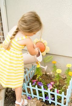 Kid's garden plot: Dollar store garden fence spray painted a color the kids choose - add a sign with their names Garden Plot, Garden Plots, Play Pool, Children's Garden, Outdoor Summer, Flower Bed, Garden Fence