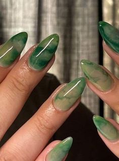 Unghie Sfumate, Kutek Disney, St Patricks Day Nails, Tree Nails, Nagel Tips, Green Nail Polish, Green Nail, Her Nails, Marble Nails